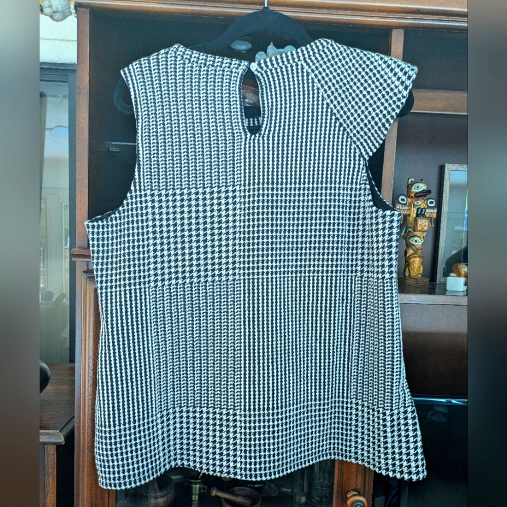 NWT Dolan, Houndstooth Asymmetrical top sz L - Picture 2 of 5